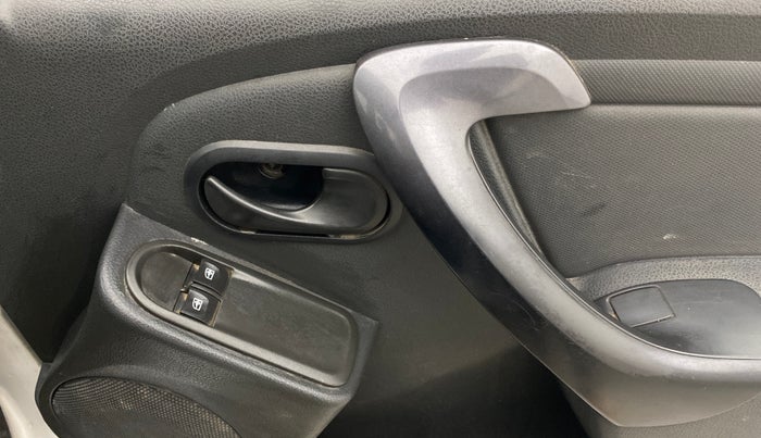 2015 Renault Duster 85 PS RXE DIESEL, Diesel, Manual, 86,870 km, Driver Side Door Panels Control