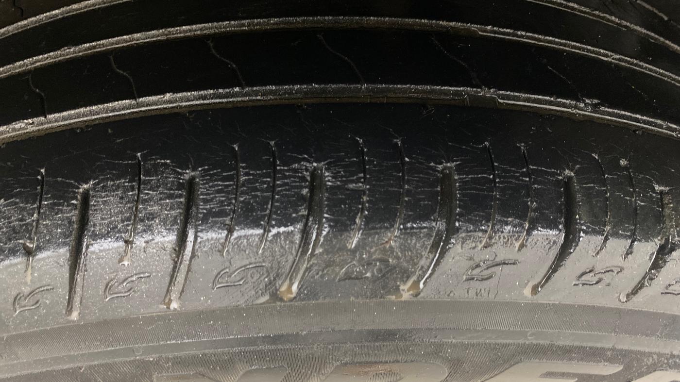 2015 Renault Duster 85 PS RXE DIESEL, Diesel, Manual, 87,159 km, Left Rear Tyre Tread