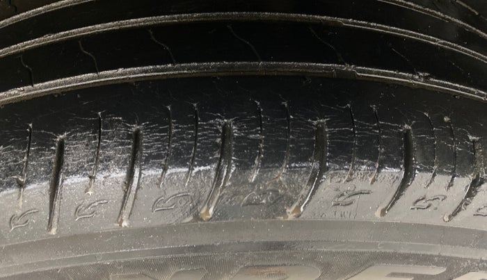 2015 Renault Duster 85 PS RXE DIESEL, Diesel, Manual, 86,870 km, Left Rear Tyre Tread