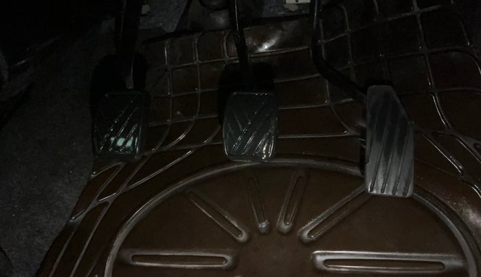 2014 Maruti Wagon R 1.0 VXI, Petrol, Manual, 47,555 km, Pedals