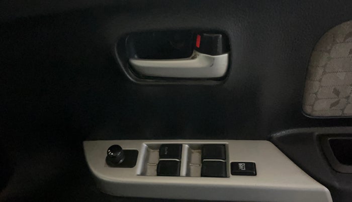 2014 Maruti Wagon R 1.0 VXI, Petrol, Manual, 47,555 km, Driver Side Door Panels Control