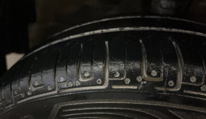 2014 Maruti Wagon R 1.0 VXI, Petrol, Manual, 47,555 km, Left Front Tyre Tread