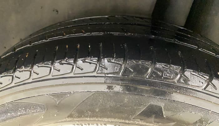 2019 Maruti Ciaz DELTA 1.5 SHVS MT PETROL, Petrol, Manual, 88,246 km, Left Rear Tyre Tread