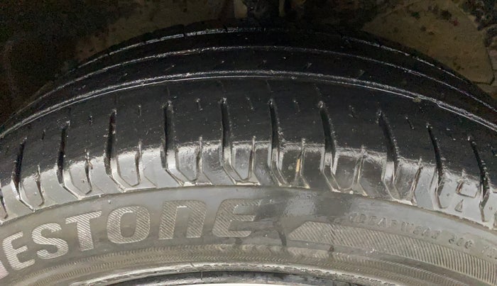 2019 Maruti Ertiga VXI SHVS, Petrol, Manual, 27,598 km, Right Front Tyre Tread