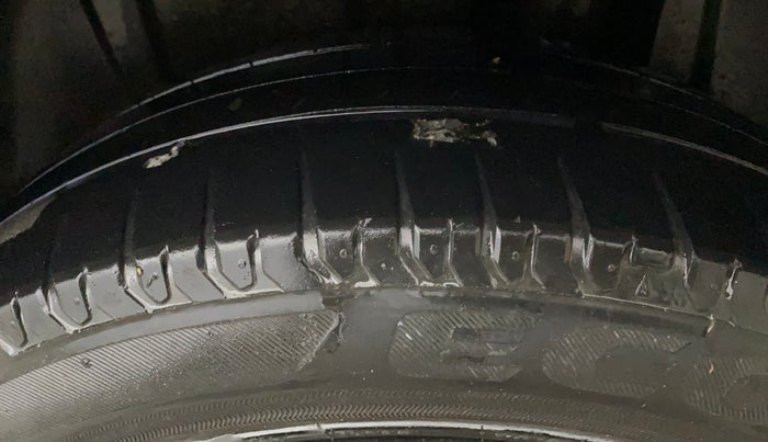2019 Maruti Ertiga VXI SHVS, Petrol, Manual, 27,598 km, Left Rear Tyre Tread