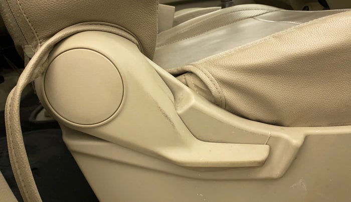 2019 Maruti Ertiga VXI SHVS, Petrol, Manual, 27,598 km, Driver Side Adjustment Panel