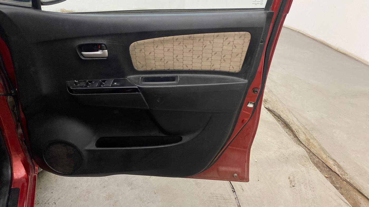 2017 Maruti Wagon R 1.0 VXI, Petrol, Manual, 62,321 km, Driver Side Door Panels Control