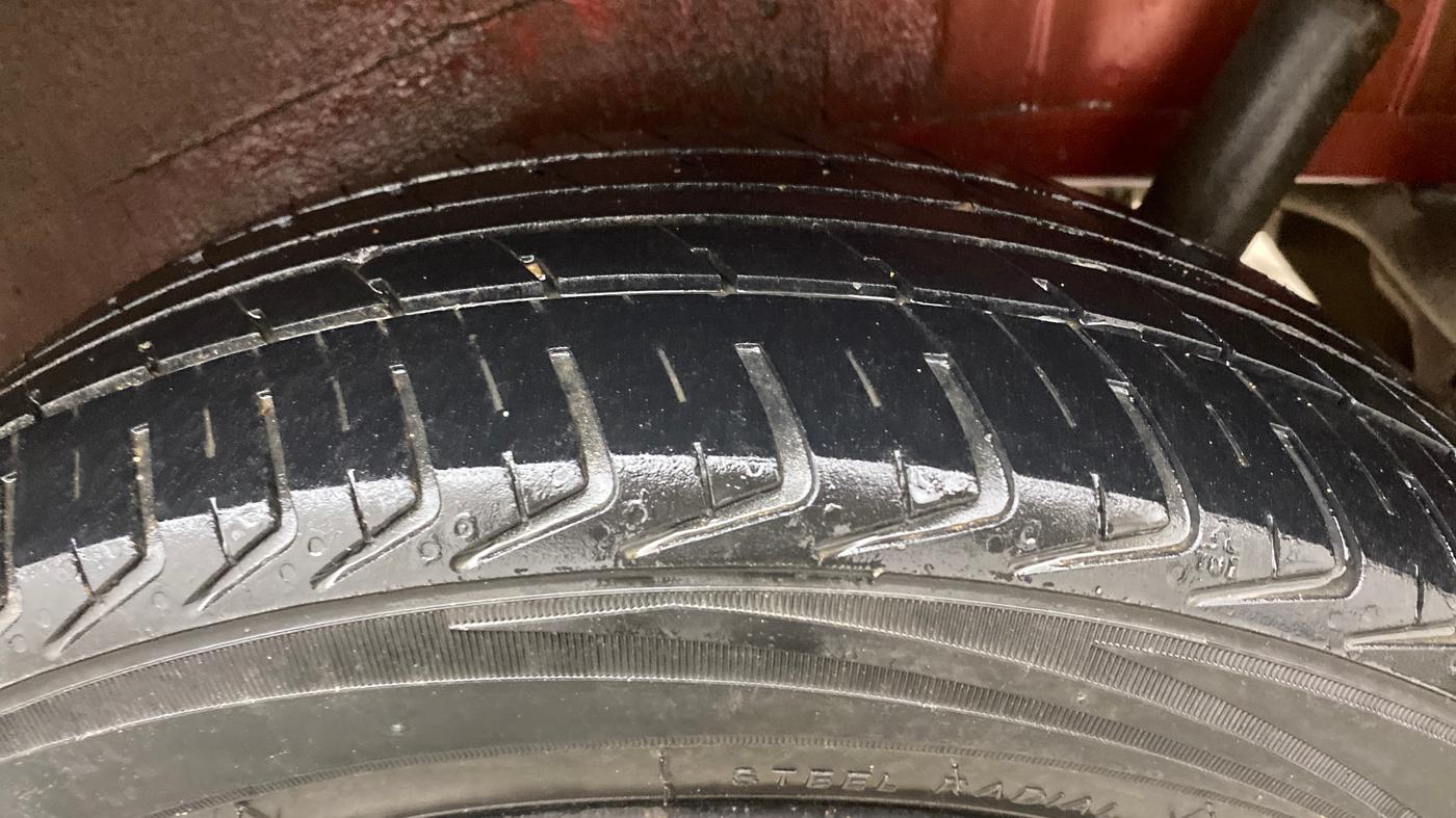 2017 Maruti Wagon R 1.0 VXI, Petrol, Manual, 62,321 km, Left Rear Tyre Tread