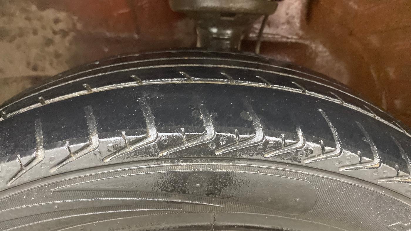 2017 Maruti Wagon R 1.0 VXI, Petrol, Manual, 62,321 km, Left Front Tyre Tread