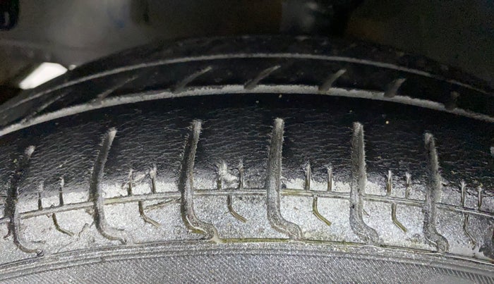 2017 Hyundai Eon ERA +, Petrol, Manual, 21,103 km, Left Front Tyre Tread