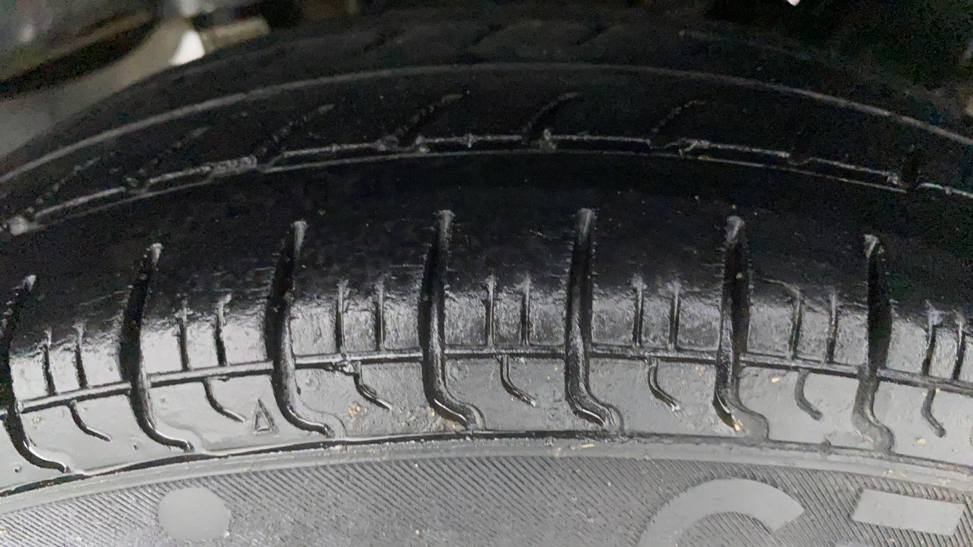 2017 Hyundai Eon ERA +, Petrol, Manual, 21,103 km, Left Rear Tyre Tread