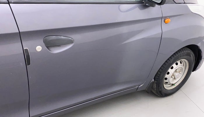 2017 Hyundai Eon ERA +, Petrol, Manual, 21,103 km, Driver-side door - Paint has faded