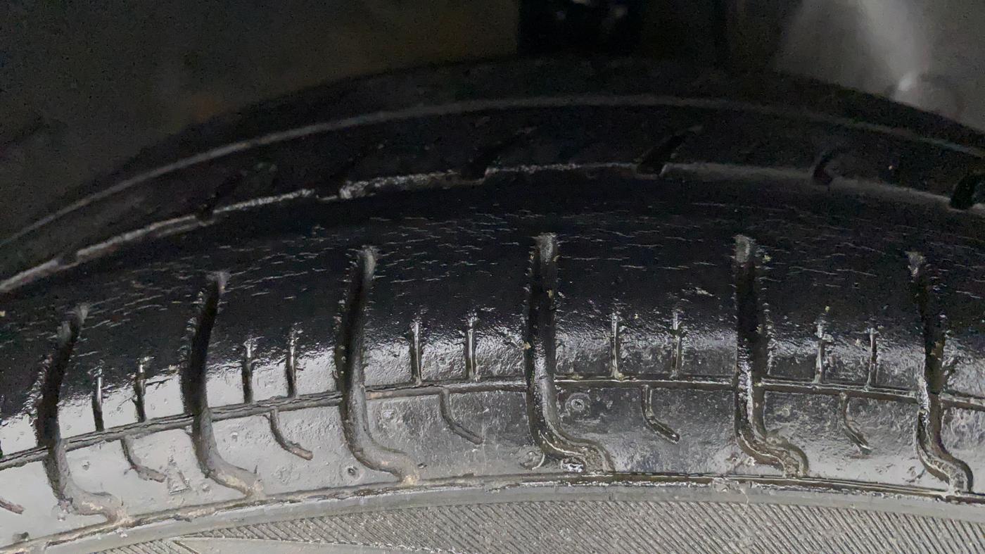 2017 Hyundai Eon ERA +, Petrol, Manual, 21,103 km, Right Front Tyre Tread
