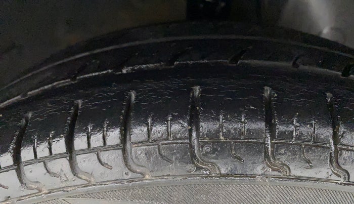 2017 Hyundai Eon ERA +, Petrol, Manual, 21,103 km, Right Front Tyre Tread