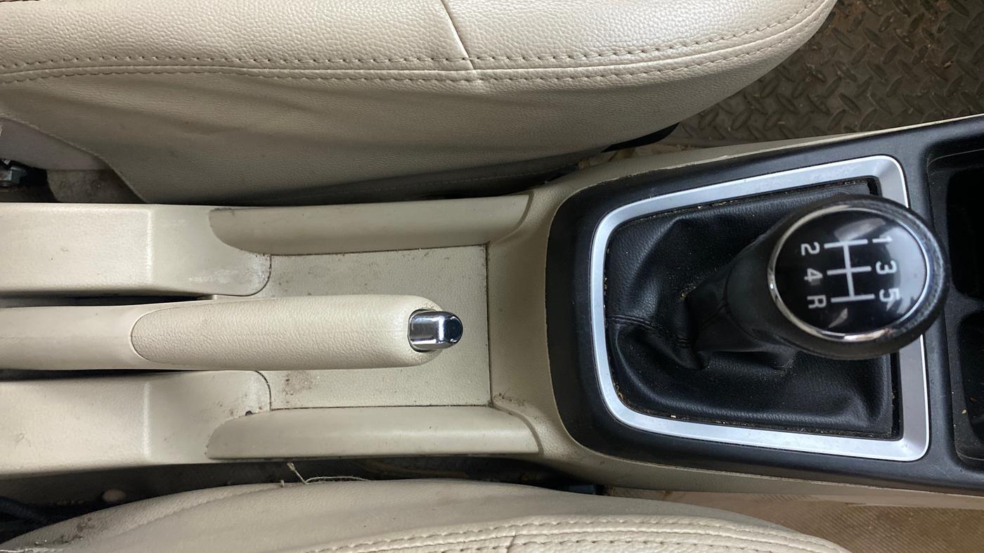 2019 Maruti Dzire VXI, Petrol, Manual, 32,768 km, Gear Lever