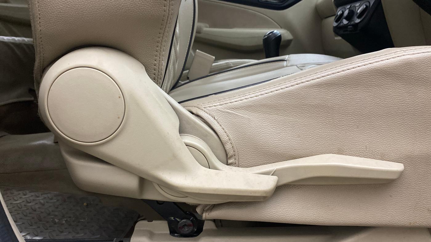 2019 Maruti Dzire VXI, Petrol, Manual, 32,768 km, Driver Side Adjustment Panel