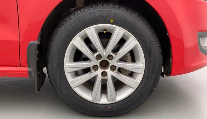 2013 Volkswagen Polo HIGHLINE1.2L, Petrol, Manual, 1,02,757 km, Right Front Wheel