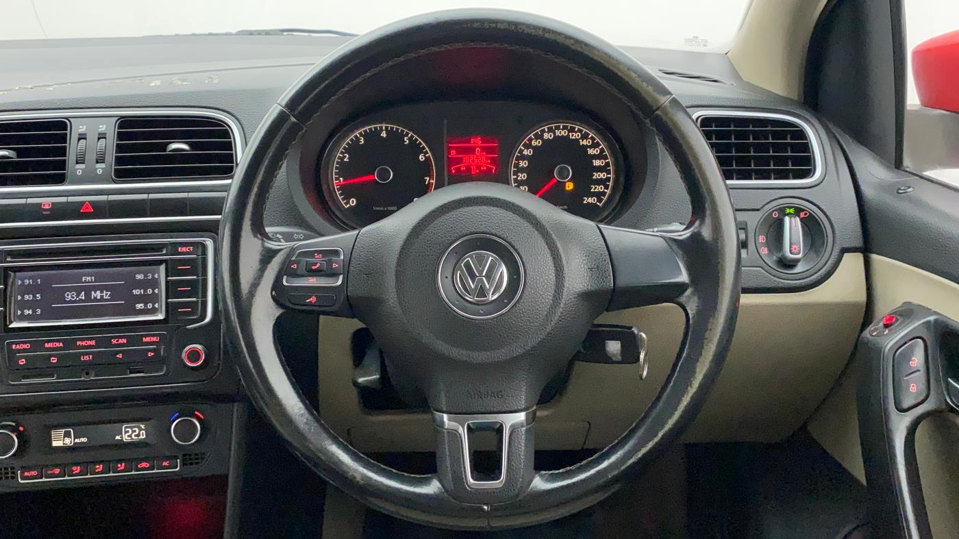 2013 Volkswagen Polo HIGHLINE1.2L, Petrol, Manual, 1,02,757 km, Steering Wheel Close Up