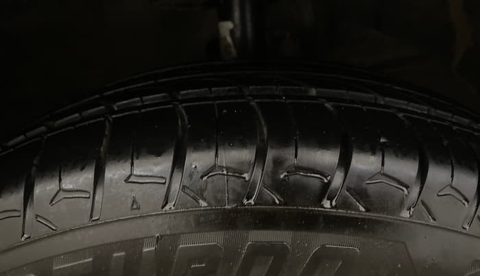 2021 Maruti Ertiga VXI CNG, CNG, Manual, 65,413 km, Right Front Tyre Tread