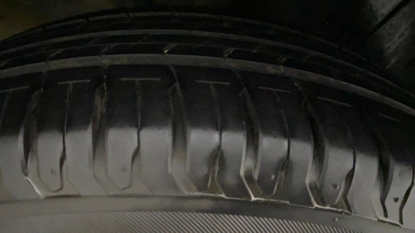 2019 Maruti Ertiga ZXI+ SHVS, Petrol, Manual, 75,175 km, Right Rear Tyre Tread