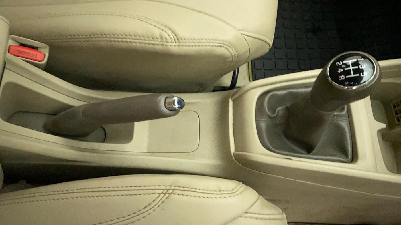2019 Maruti Ertiga ZXI+ SHVS, Petrol, Manual, 75,175 km, Gear Lever