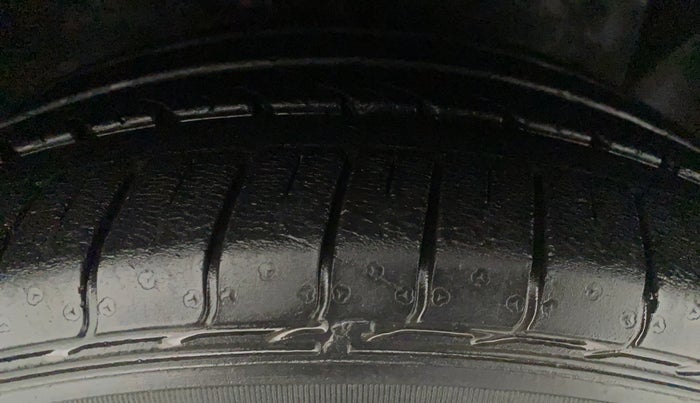 2018 Ford FREESTYLE TITANIUM 1.2 PETROL, Petrol, Manual, 31,265 km, Right Front Tyre Tread