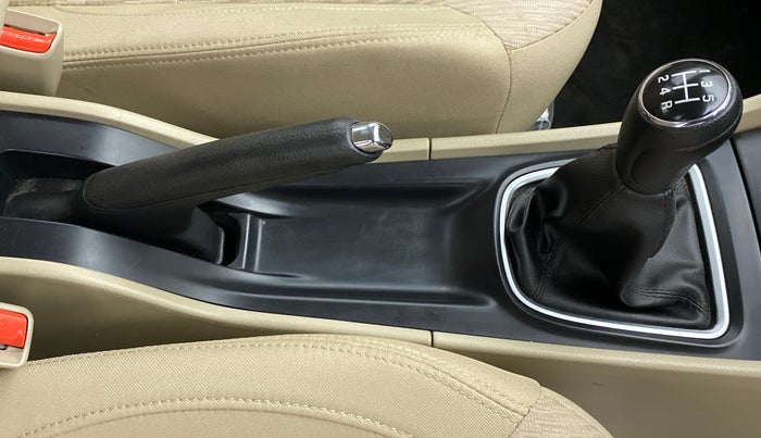 2021 Maruti Ciaz DELTA 1.5 SHVS VVT MT, Petrol, Manual, 3,462 km, Gear Lever