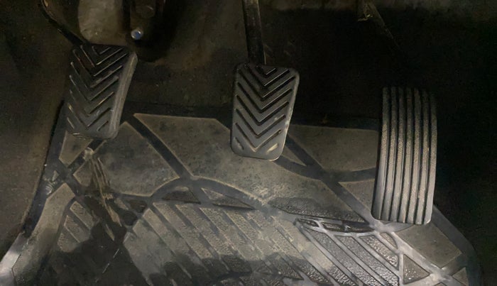 2017 Hyundai Eon ERA +, Petrol, Manual, 47,805 km, Pedals