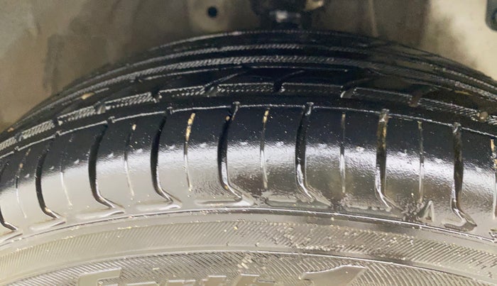 2017 Hyundai Eon ERA +, Petrol, Manual, 47,805 km, Right Front Tyre Tread