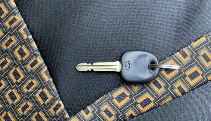 2017 Hyundai Eon ERA +, Petrol, Manual, 47,805 km, Key Close Up