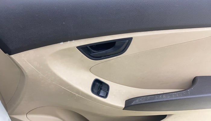 2017 Hyundai Eon ERA +, Petrol, Manual, 47,805 km, Driver Side Door Panels Control