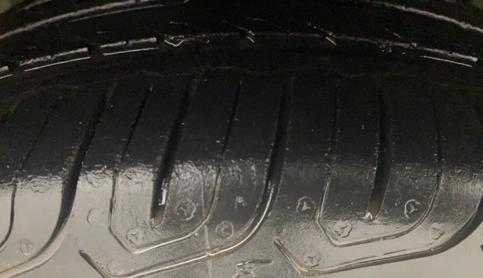 2015 Ford New Figo TREND 1.5L DIESEL, Diesel, Manual, 1,33,962 km, Left Front Tyre Tread