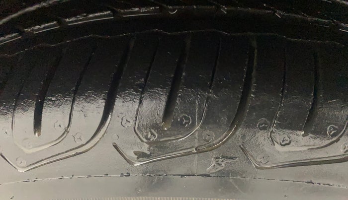 2015 Ford New Figo TREND 1.5L DIESEL, Diesel, Manual, 1,33,962 km, Right Front Tyre Tread