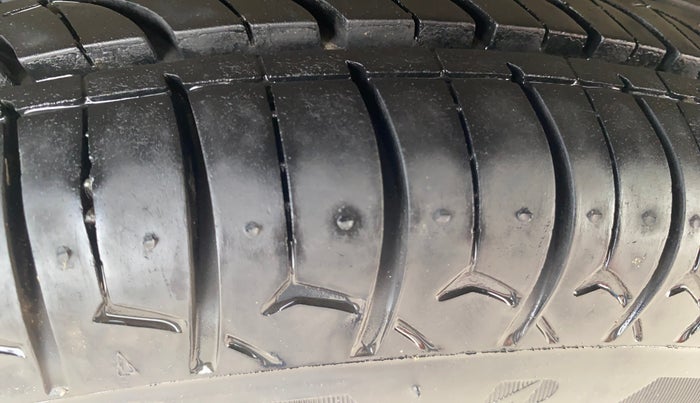 2017 Maruti Alto 800 LXI, Petrol, Manual, 56,747 km, Right Front Tyre Tread