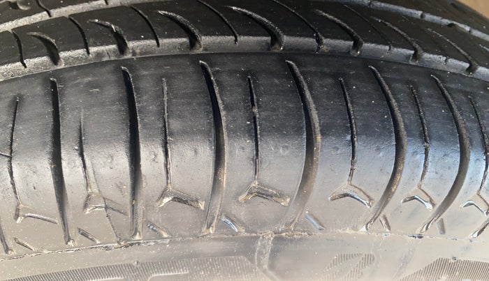 2017 Maruti Alto 800 LXI, Petrol, Manual, 56,747 km, Left Front Tyre Tread