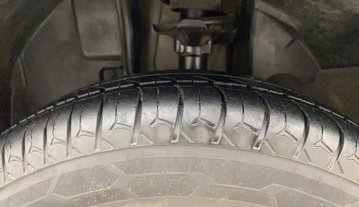 2017 Renault Kwid RXT 1.0 AMT, Petrol, Automatic, 78,108 km, Left Front Tyre Tread