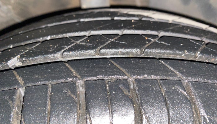 2023 KIA SONET HTX 1.5 AT, Diesel, Automatic, 39,363 km, Right Front Tyre Tread