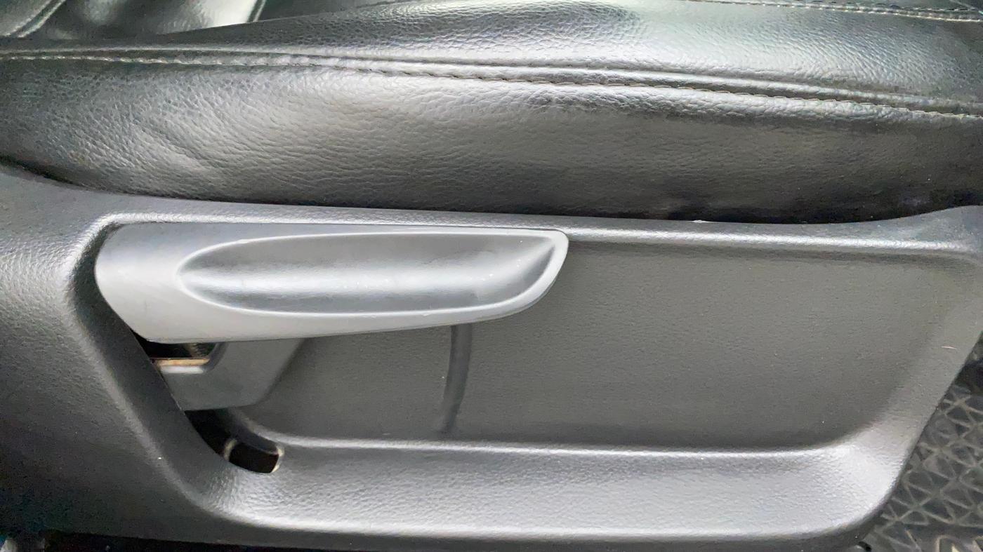 2019 Volkswagen Ameo COMFORTLINE 1.0L, Petrol, Manual, 64,401 km, Driver Side Adjustment Panel