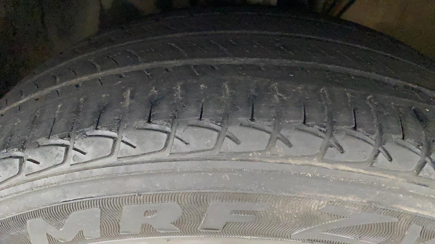 2019 Volkswagen Ameo COMFORTLINE 1.0L, Petrol, Manual, 64,401 km, Left Front Tyre Tread