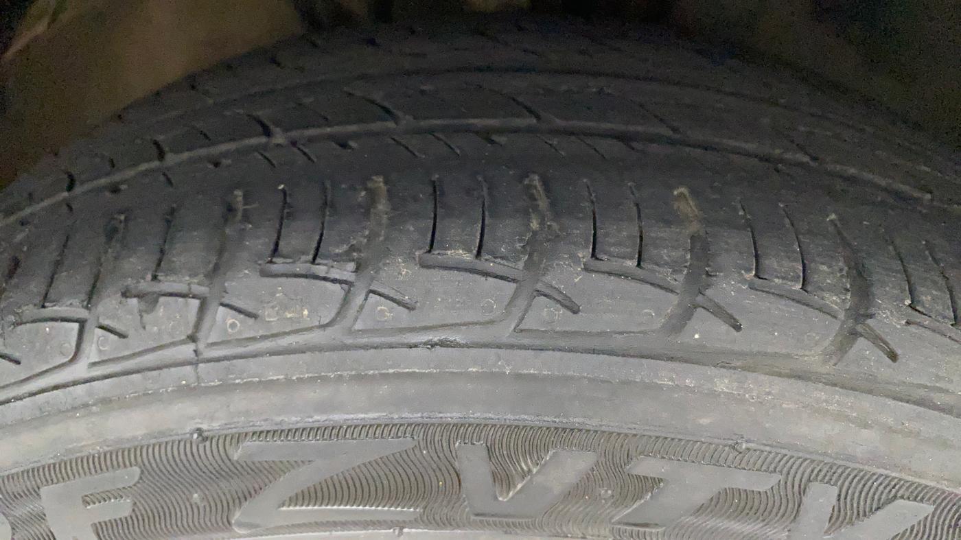 2019 Volkswagen Ameo COMFORTLINE 1.0L, Petrol, Manual, 64,401 km, Right Front Tyre Tread