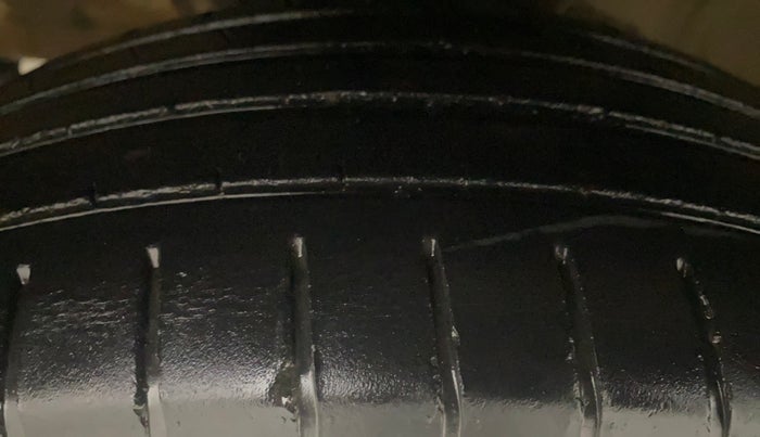 2019 Maruti Swift ZDI AMT, Diesel, Automatic, 25,649 km, Left Front Tyre Tread