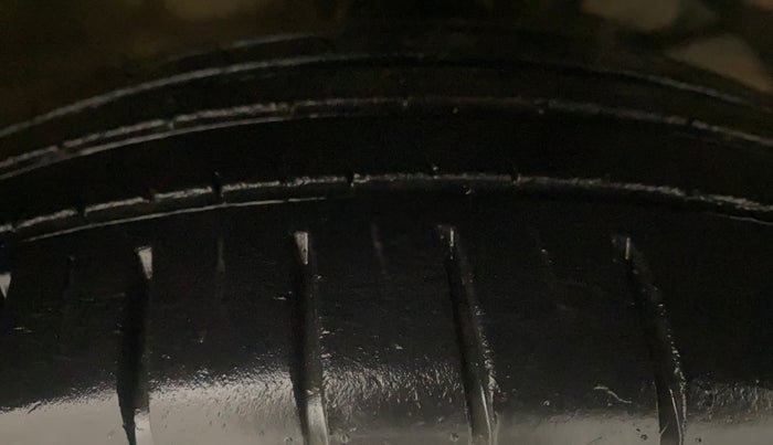 2019 Maruti Swift ZDI AMT, Diesel, Automatic, 25,649 km, Right Front Tyre Tread