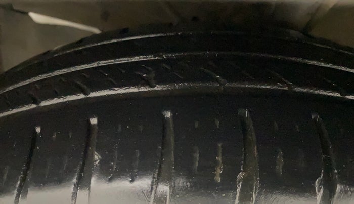 2020 Maruti Dzire VXI AMT, Petrol, Automatic, 45,318 km, Left Front Tyre Tread
