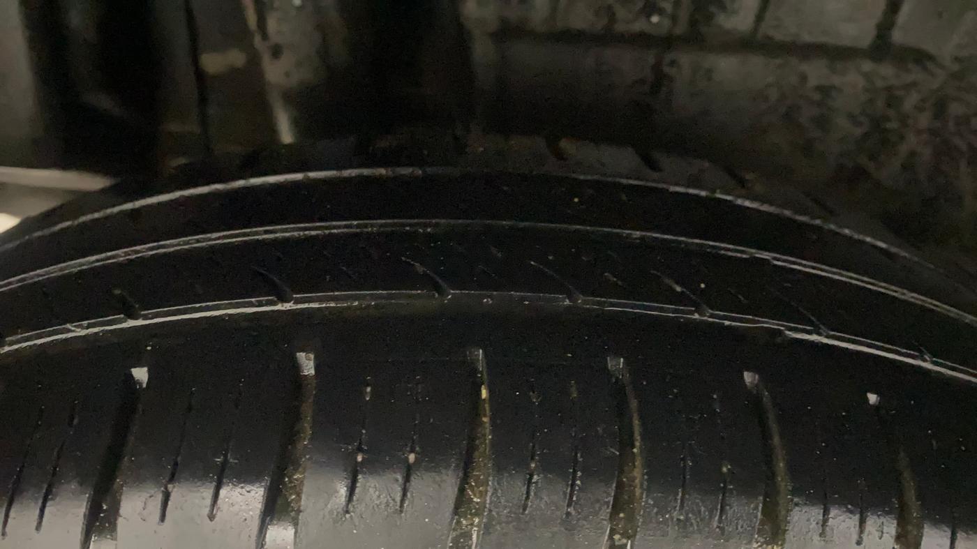 2020 Maruti Dzire VXI AMT, Petrol, Automatic, 45,318 km, Right Rear Tyre Tread