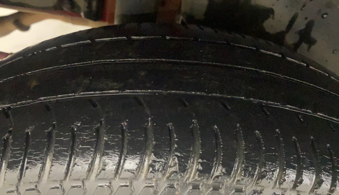 2015 Maruti Swift VXI, Petrol, Manual, 82,853 km, Right Rear Tyre Tread