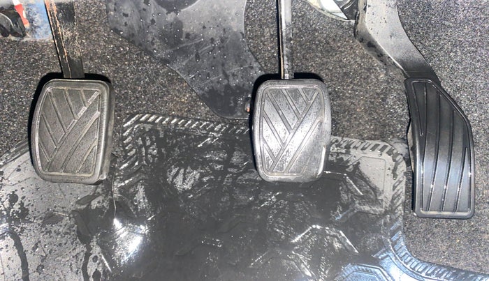 2015 Maruti Swift VXI, Petrol, Manual, 82,853 km, Pedals