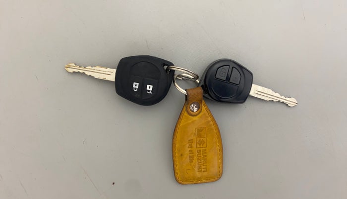 2015 Maruti Swift VXI, Petrol, Manual, 82,853 km, Key Close Up