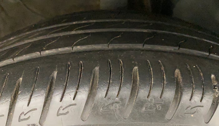 2020 KIA SONET HTX 1.5, Diesel, Manual, 27,126 km, Right Front Tyre Tread