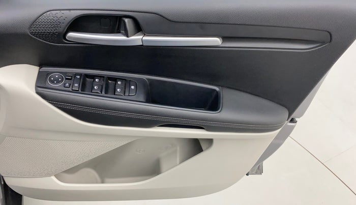 2020 KIA SONET HTX 1.5, Diesel, Manual, 27,126 km, Driver Side Door Panels Control