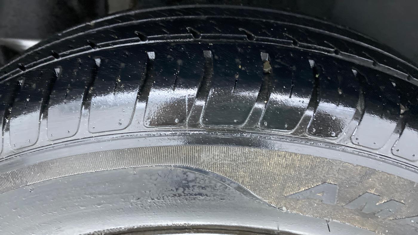 2019 Maruti Swift VXI AMT D, Petrol, Automatic, 34,325 km, Right Rear Tyre Tread